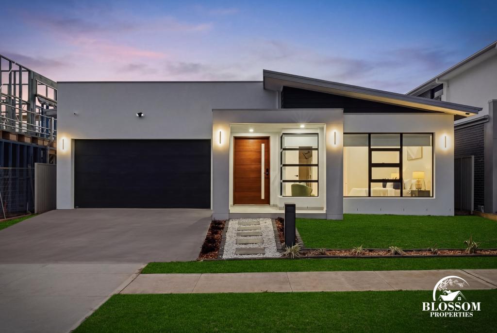 8 Smolda St, Menangle Park, NSW 2563