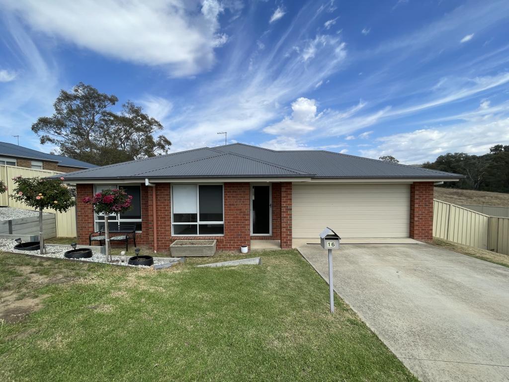 16 Harry Cres, Hamilton Valley, NSW 2641