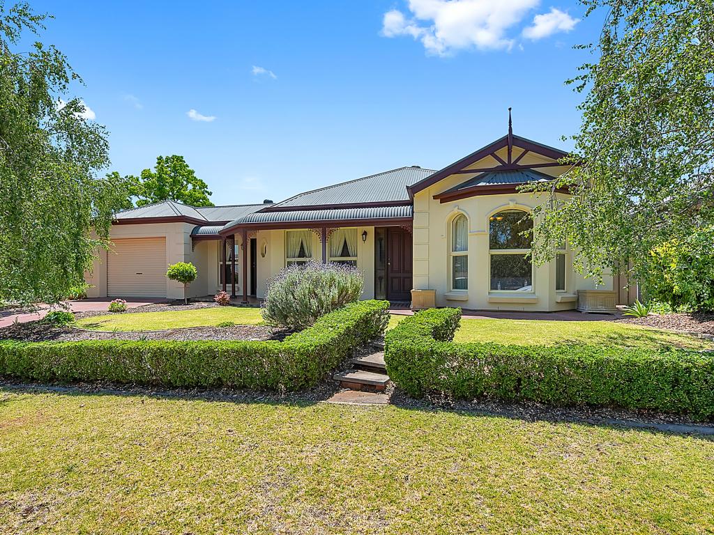 17 Quantock Cres, Craigmore, SA 5114