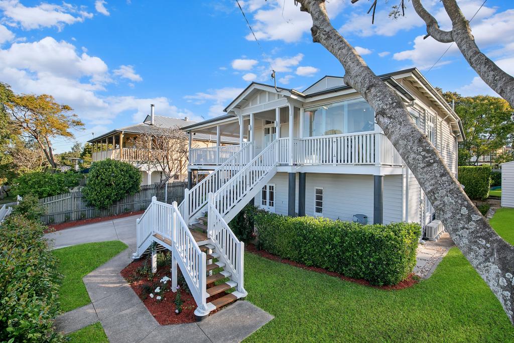 15 ANZAC AVE, SANDGATE, QLD 4017