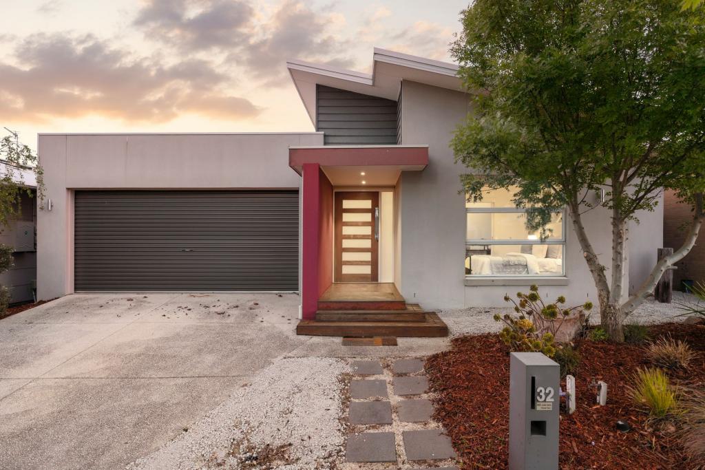 32 COASTSIDE DR, ARMSTRONG CREEK, VIC 3217