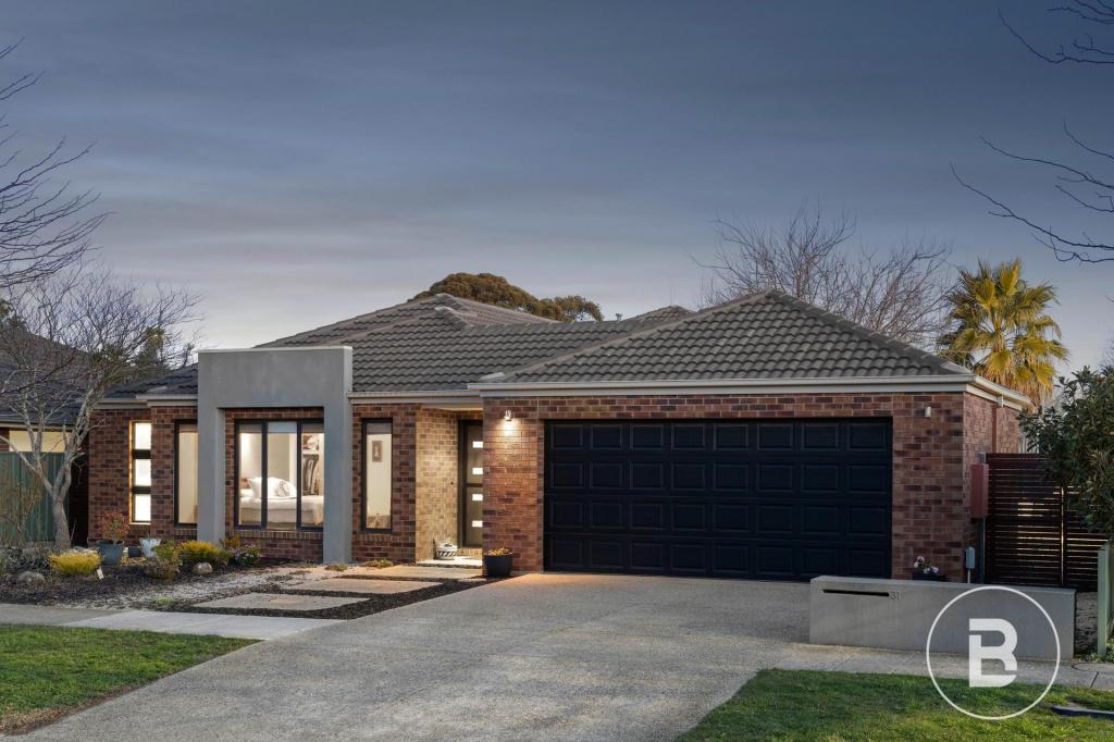 31 Faversham Ave, Lake Gardens, VIC 3355