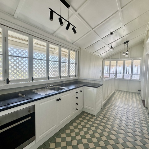 4/11 MELTON TCE, TOWNSVILLE CITY, QLD 4810