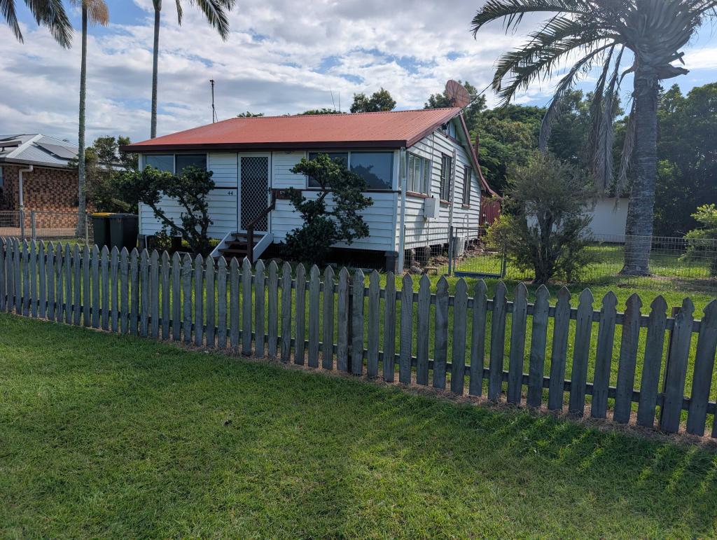 44 Bathurst St, Elliott Heads, QLD 4670