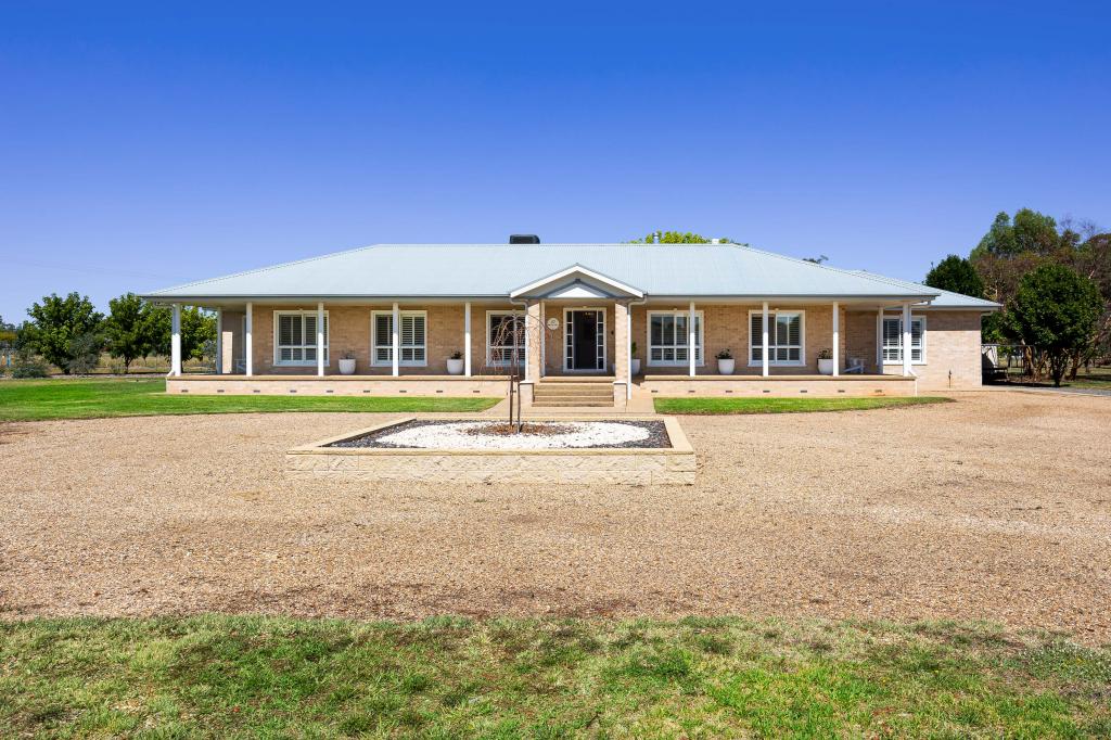 10 Bell Gum Pl, Lake Albert, NSW 2650