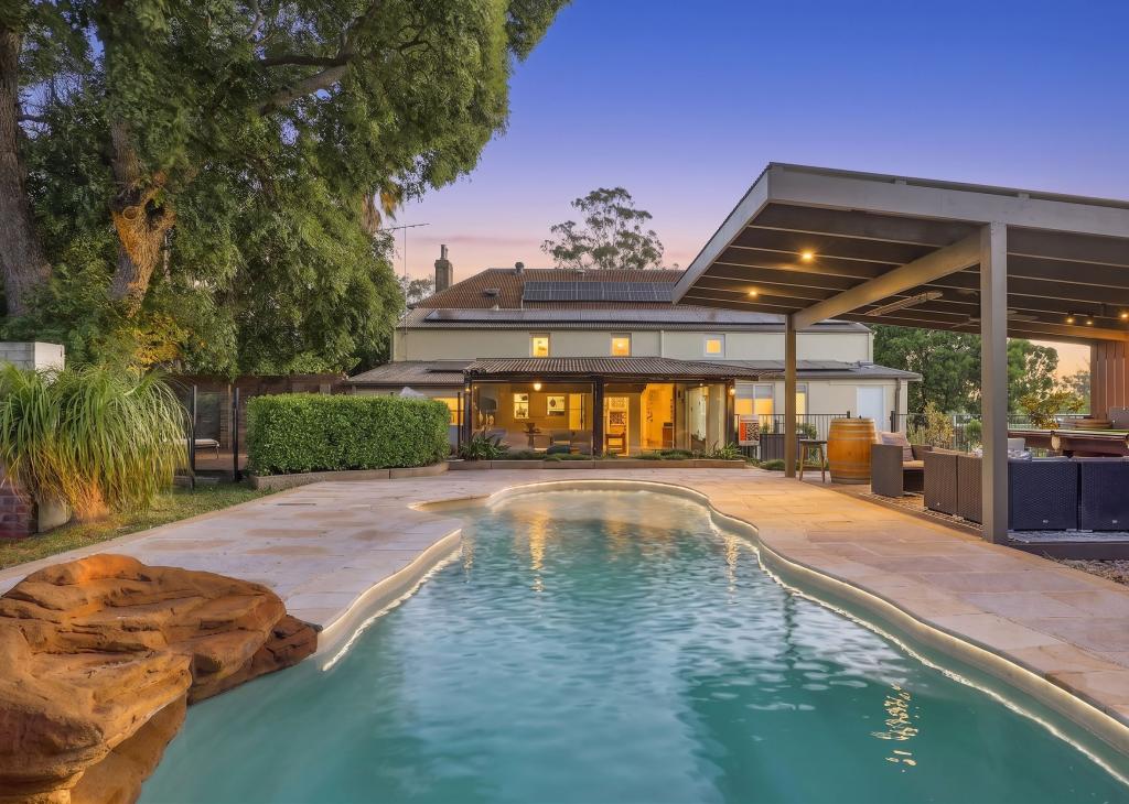 221 HAWKESBURY VALLEY WAY, CLARENDON, NSW 2756
