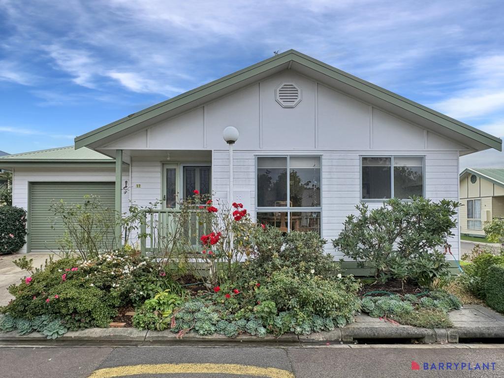 17 NADIA ST, INVERLOCH, VIC 3996