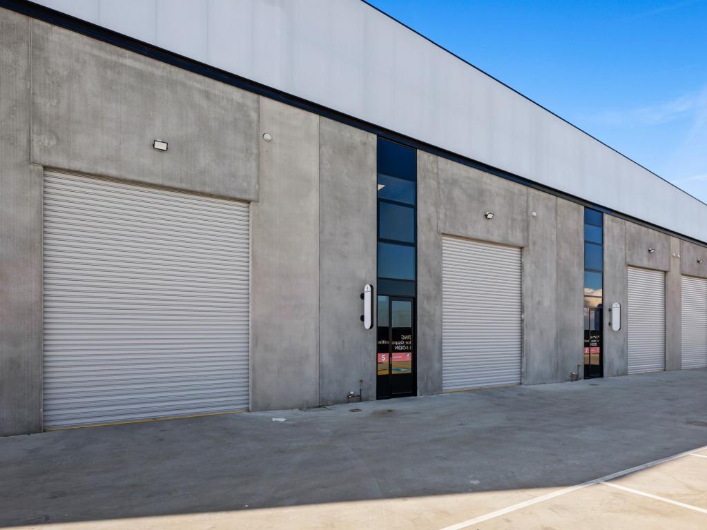 5 APRICOT CRES, CAMPBELLFIELD, VIC 3061