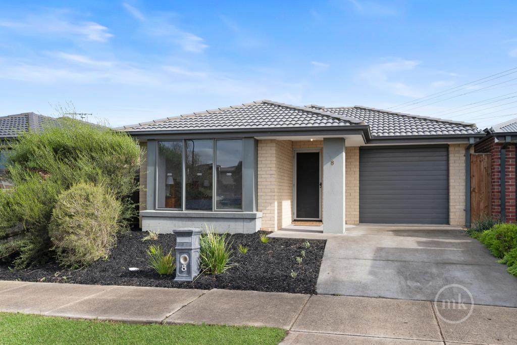 8 ADOQUIN ST, DOREEN, VIC 3754