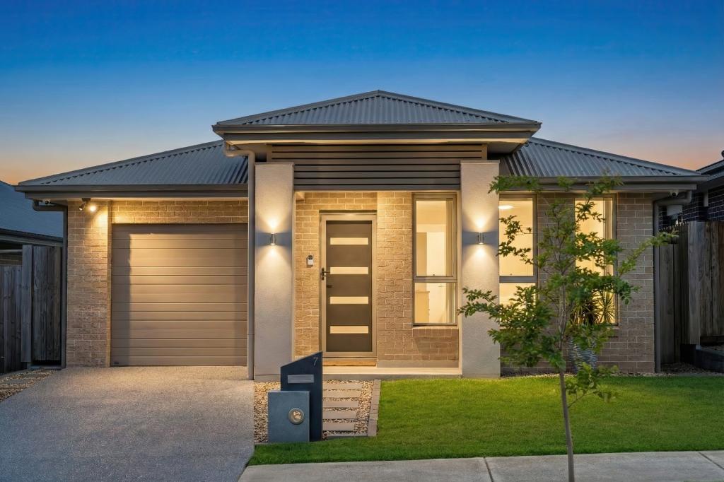 7 PARROTT ST, ELDERSLIE, NSW 2570