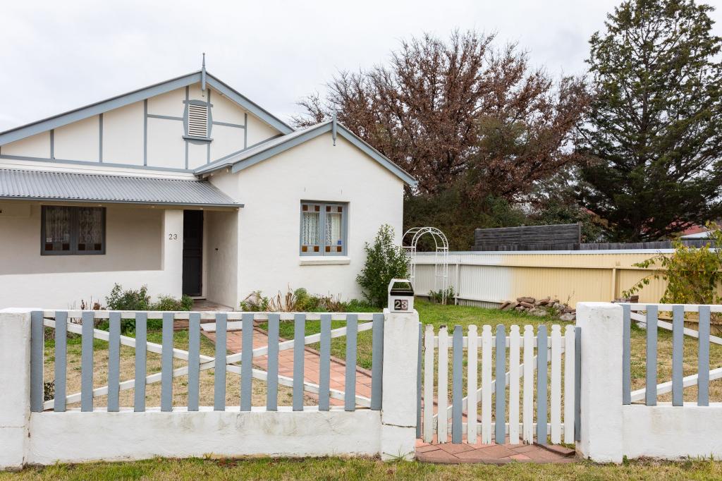 23 RAILWAY PDE, ARMIDALE, NSW 2350