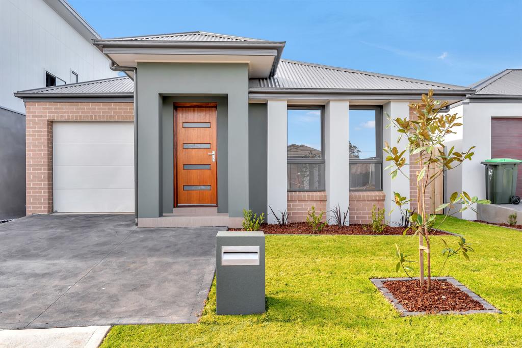 5 Kingsdale Ave, Catherine Field, NSW 2557