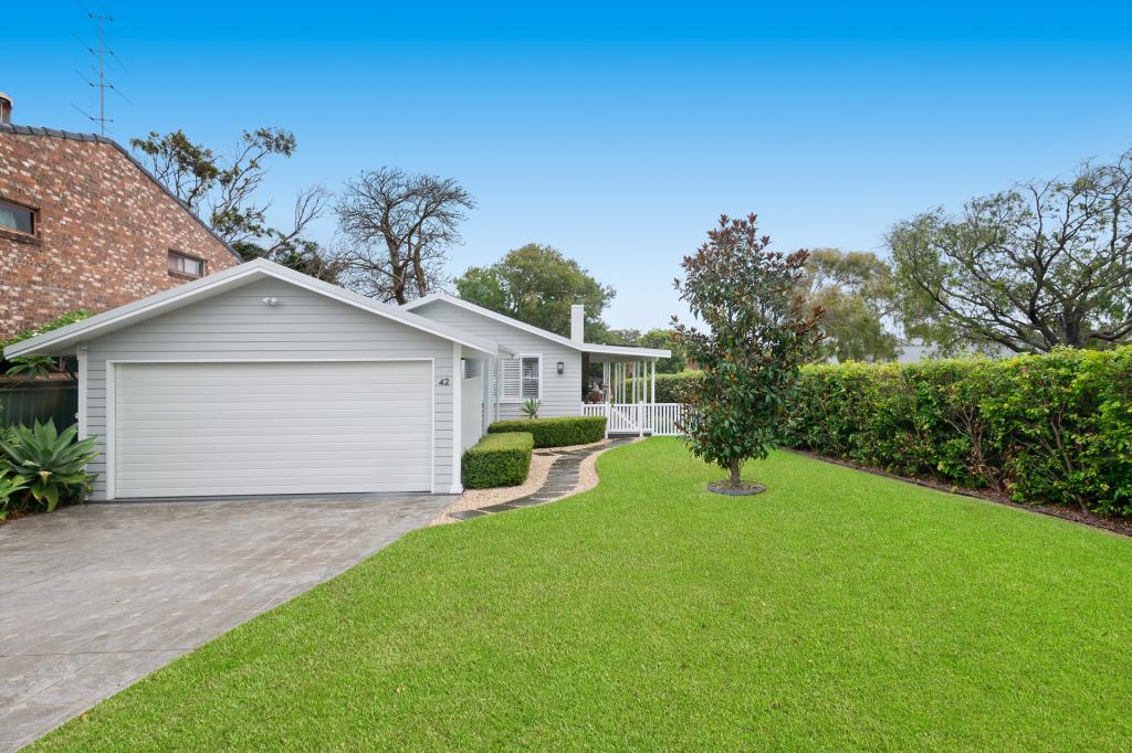 42 Poplars Ave, Bateau Bay, NSW 2261