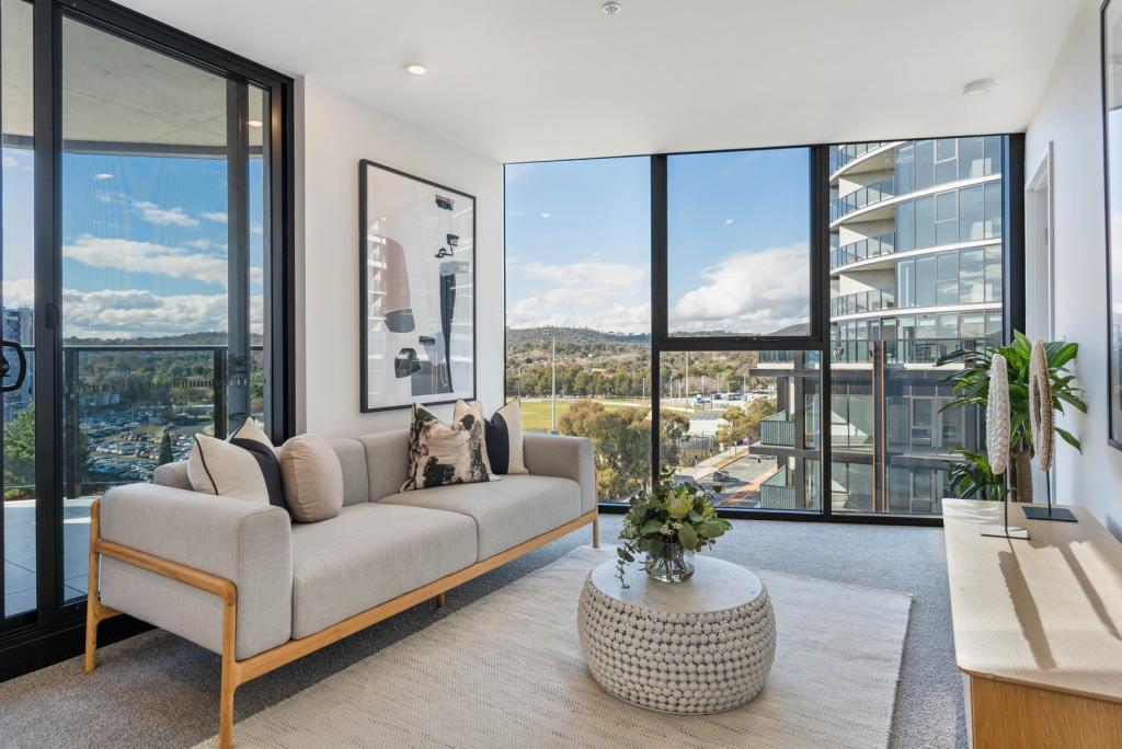 220 MELROSE DR, PHILLIP, ACT 2606