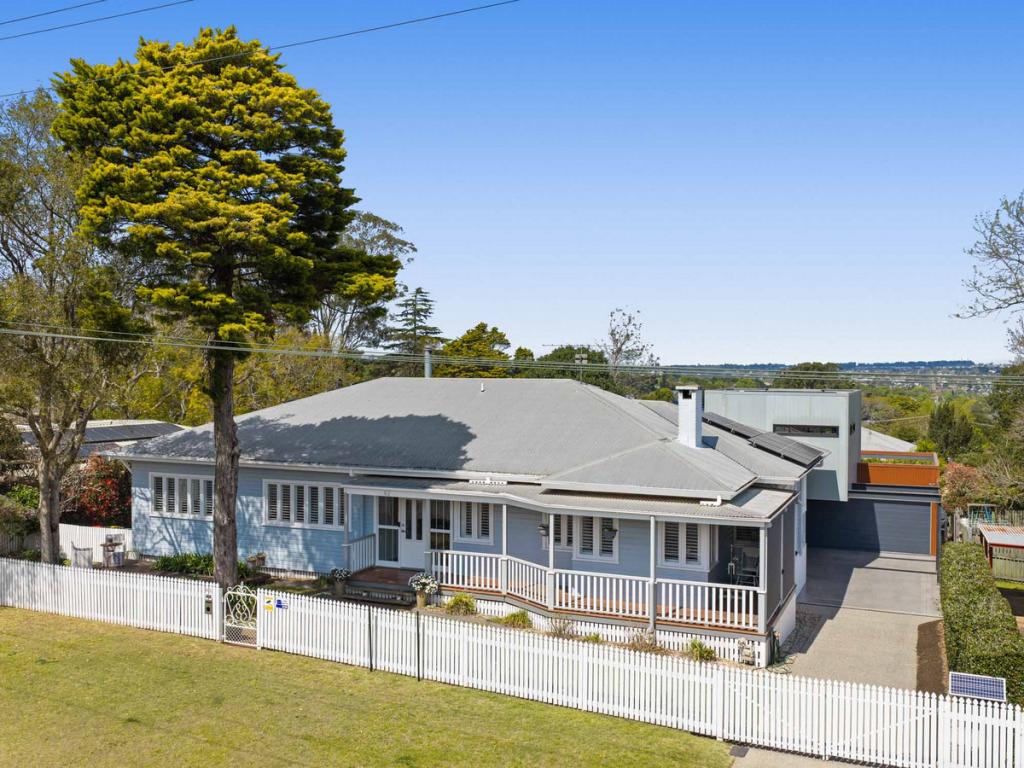 42 Jellicoe St, Mount Lofty, QLD 4350