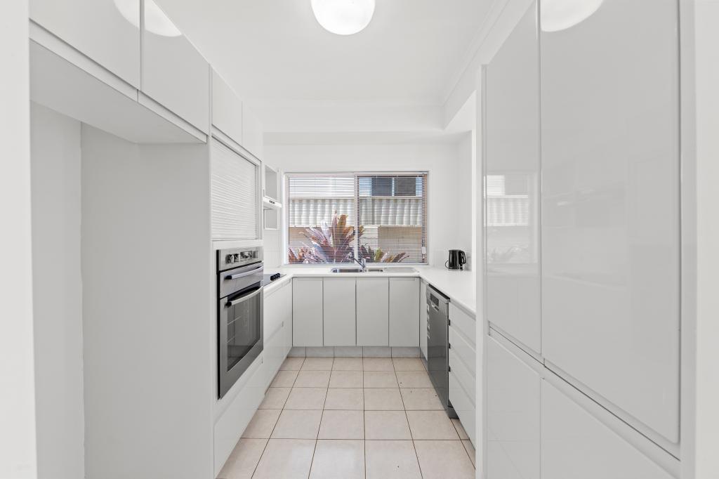 1/8 Vaggelas Cres, Biggera Waters, QLD 4216