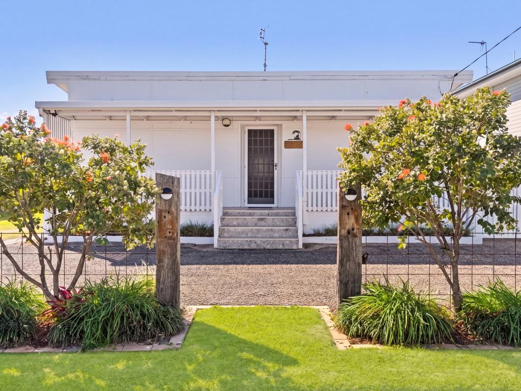 15 Clam St, Runaway Bay, QLD 4216