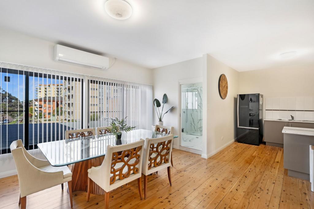 Upstairs 22 The Entrance Rd, The Entrance, NSW 2261