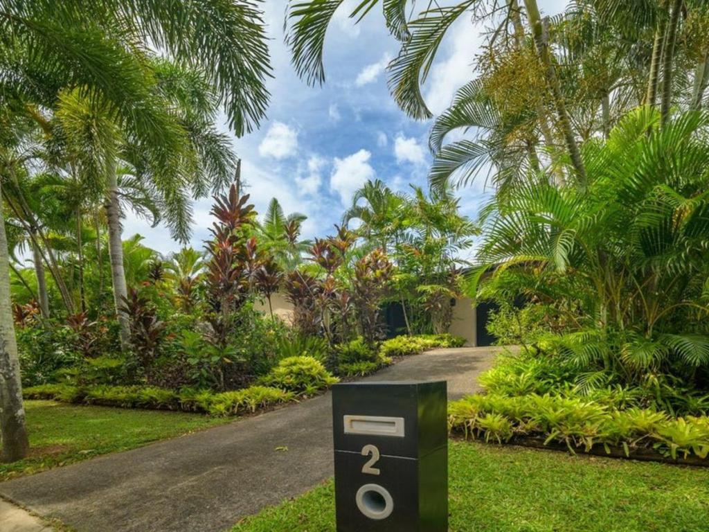 2 Sophie Cl, Brinsmead, QLD 4870