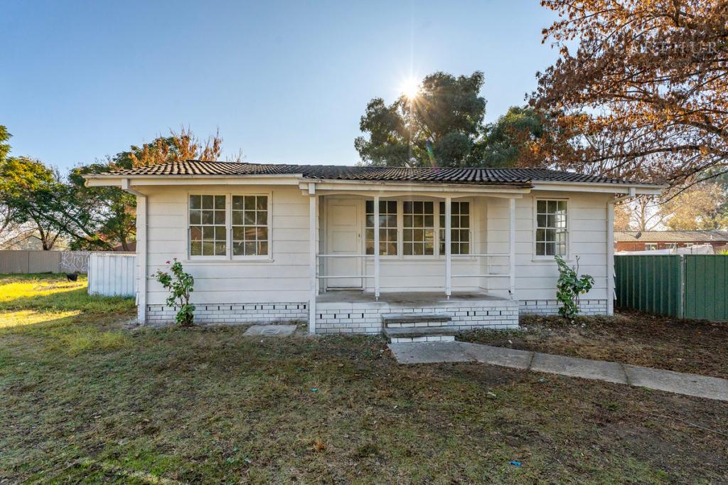 8 Kenny Pl, Tolland, NSW 2650