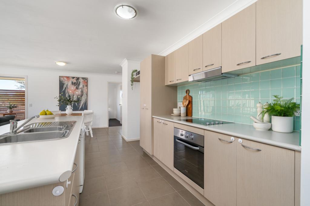 6 Blacket Pl, Hamilton Valley, NSW 2641