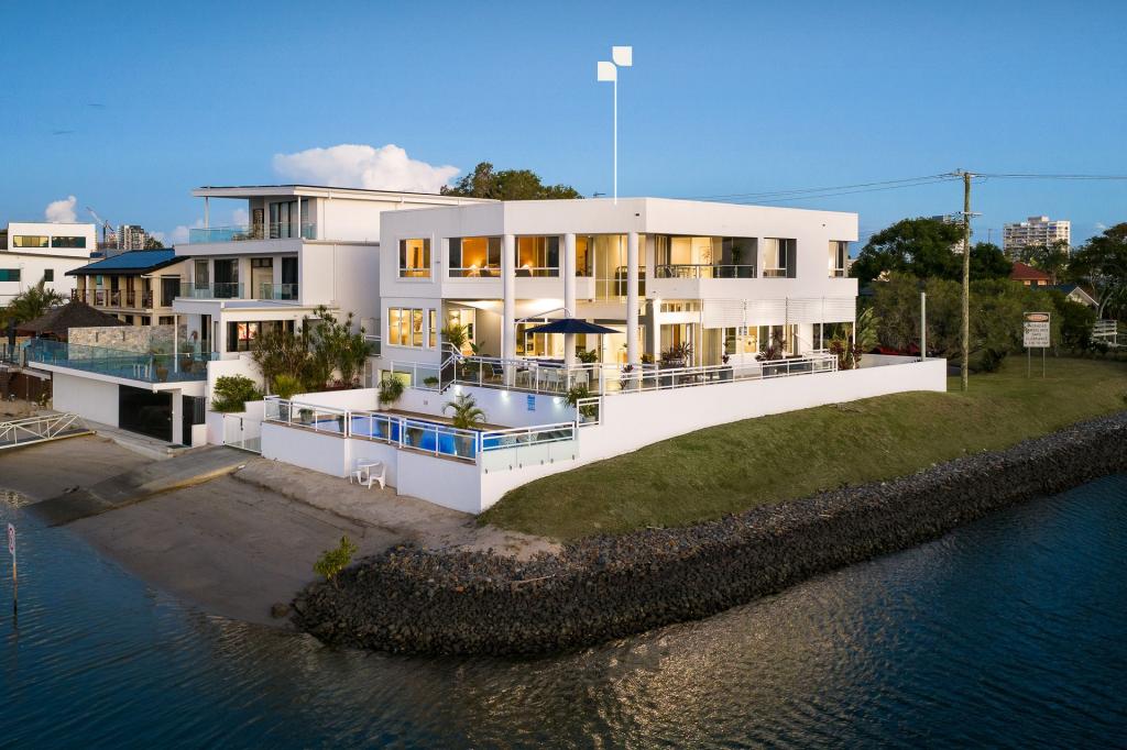 52 Clear Island Rd, Broadbeach Waters, QLD 4218