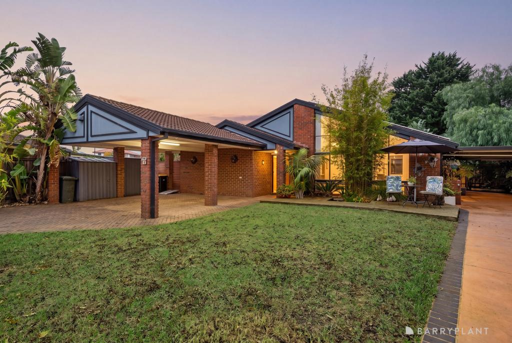 9 Strachan Pl, Melton South, VIC 3338