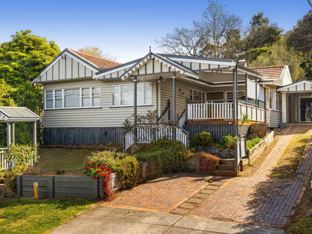 1A CURZON ST, MOUNT LOFTY, QLD 4350
