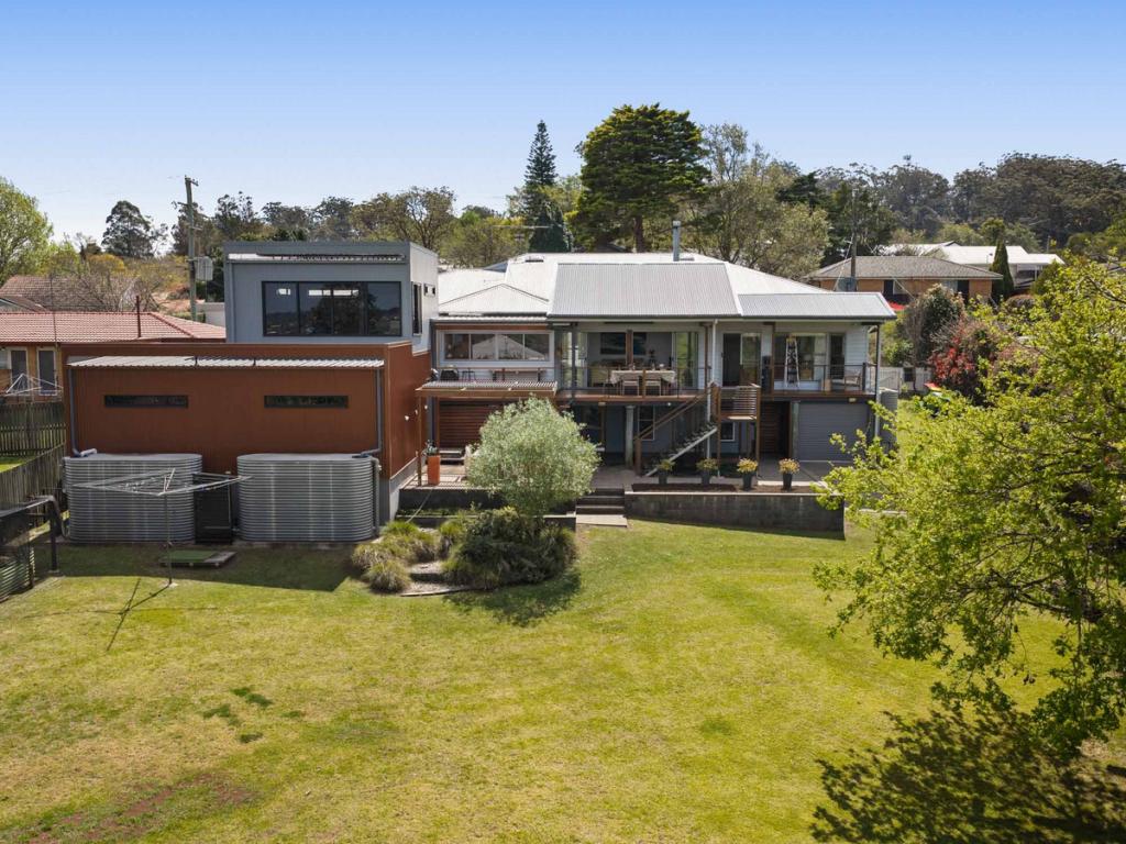 42 Jellicoe St, Mount Lofty, QLD 4350