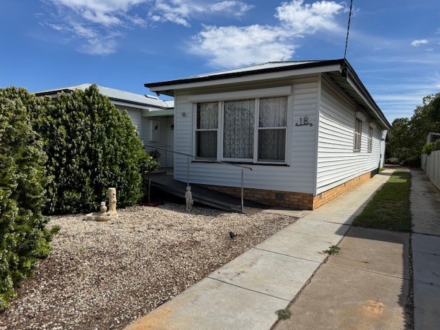 18 WATSON ST, CHARLTON, VIC 3525