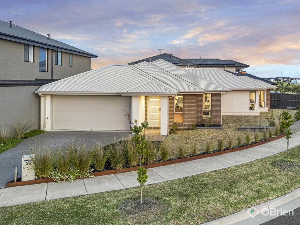 25 Tarnbeck Cct, Clyde North, VIC 3978