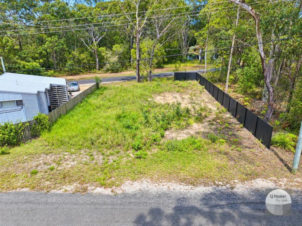 26 Grove Rd, Russell Island, QLD 4184