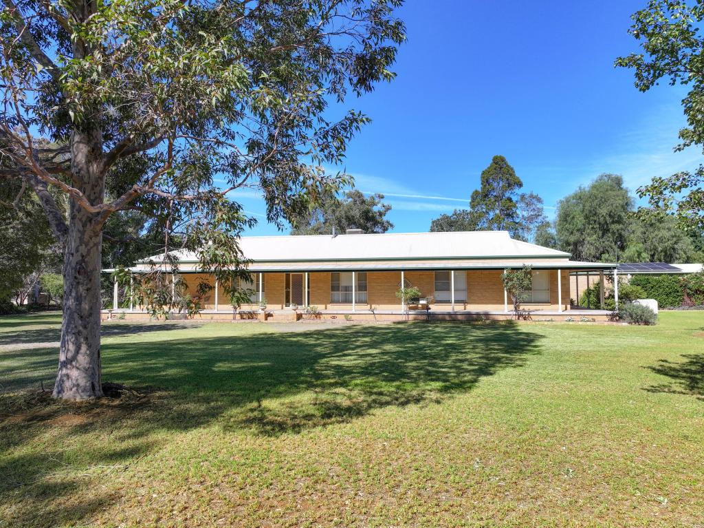 18 South Lead Rd, Forbes, NSW 2871