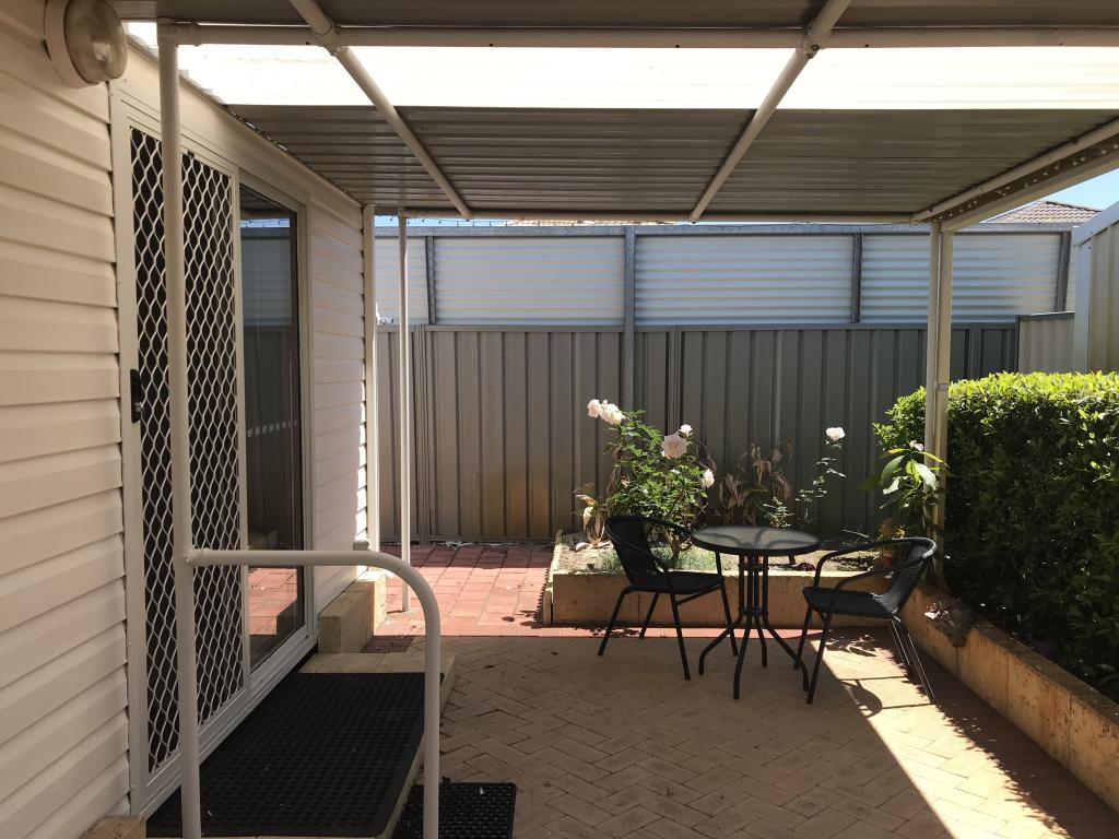 104 Thomas St, Queens Park, WA 6107
