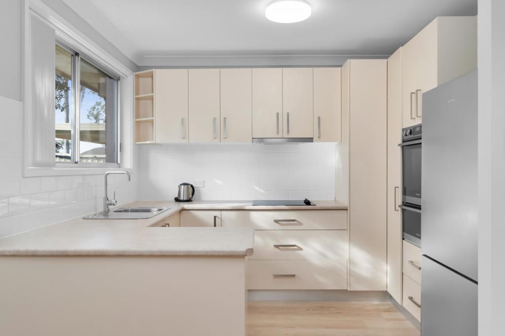 8 Daphne Pl, Macquarie Fields, NSW 2564