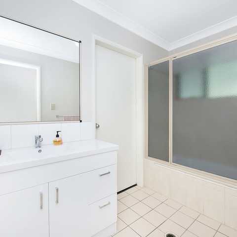 19 Yut Fay Ave, Kelso, QLD 4815