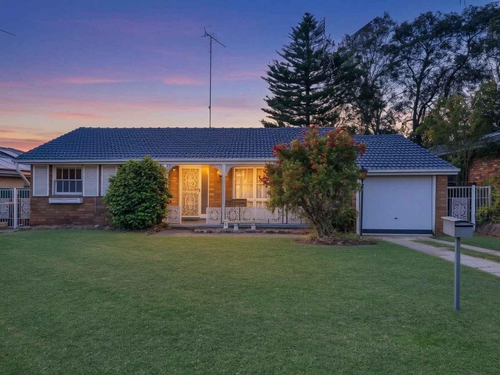 4 Blackbutt Ave, Bradbury, NSW 2560