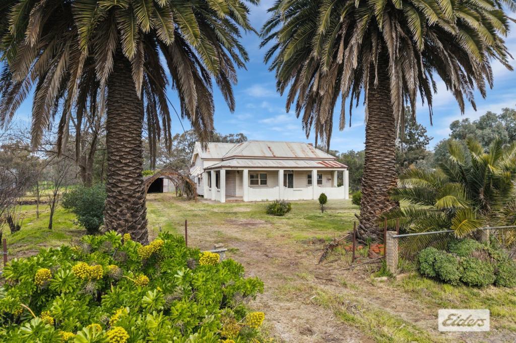 11 CHAPEL ST, SERPENTINE, VIC 3517