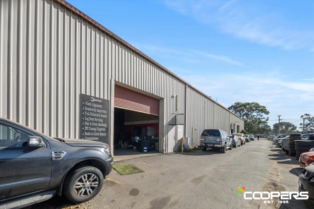 FACTORY 2/21 MELTON VALLEY DR, MELTON, VIC 3337