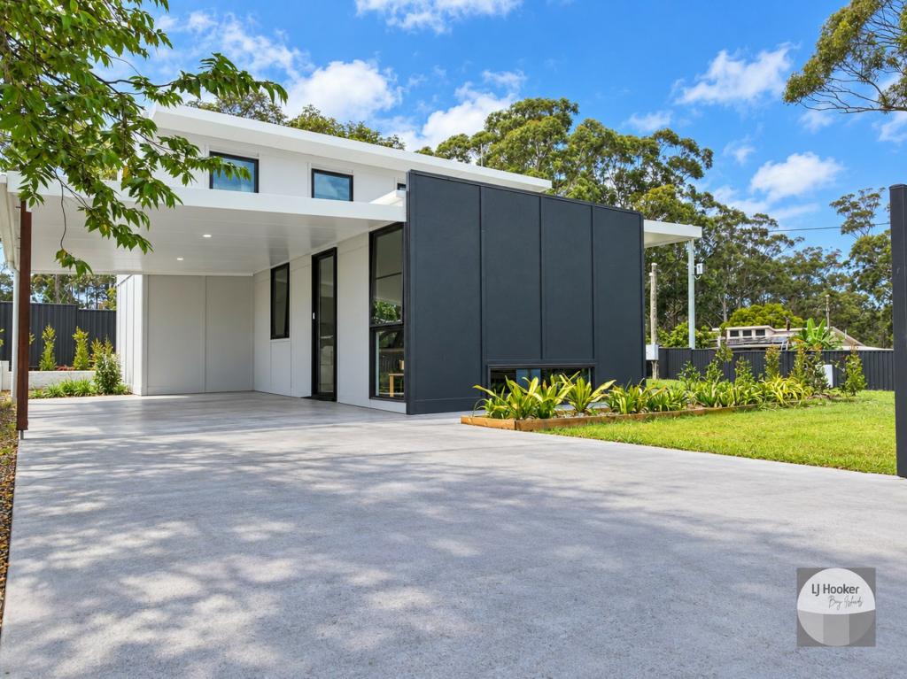 37 TAYLOR ST, RUSSELL ISLAND, QLD 4184