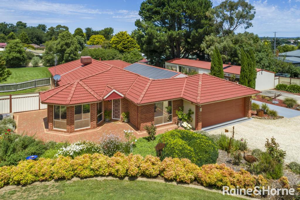 2 Tattersall Dr, Kyneton, VIC 3444