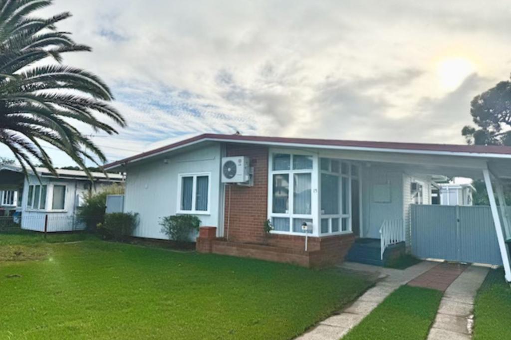 15 Lingayen Ave, Lethbridge Park, NSW 2770