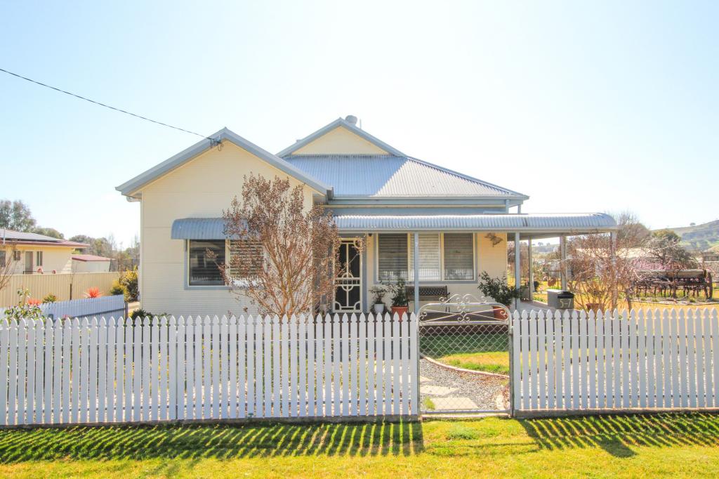 5-7 Campbell St, Boorowa, NSW 2586