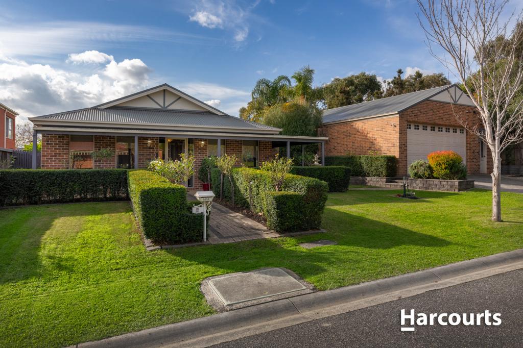 8 PARRAMATTA PL, BERWICK, VIC 3806