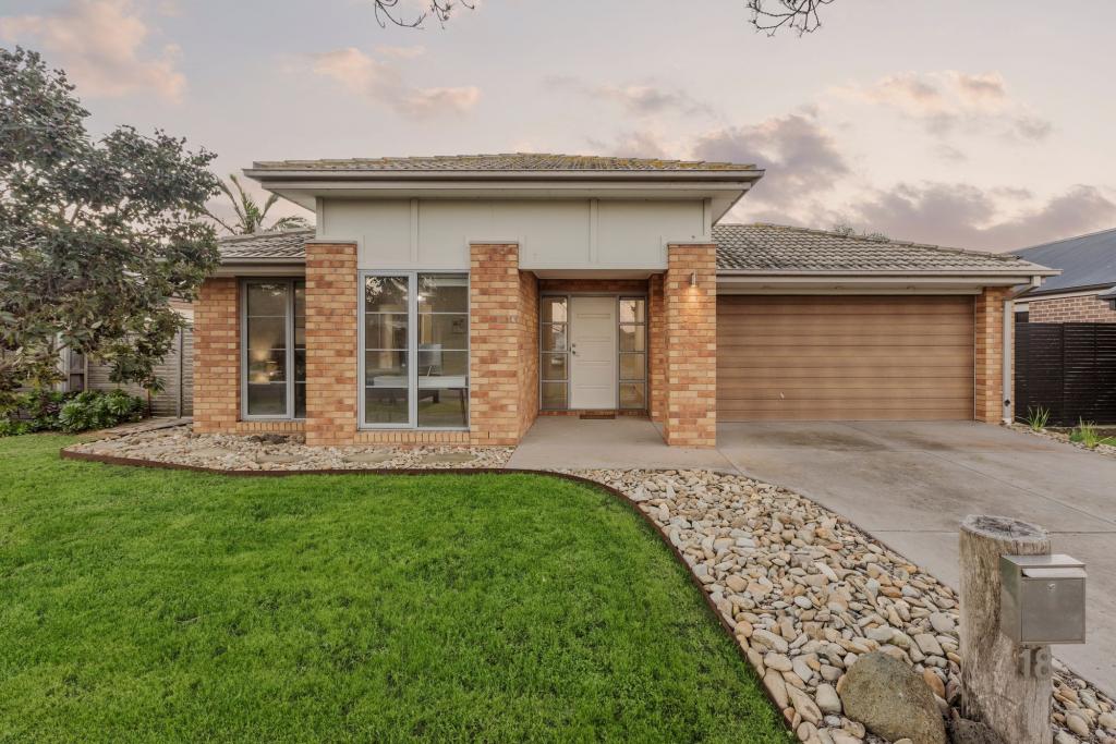 18 BARLEYCORN BEND, ARMSTRONG CREEK, VIC 3217