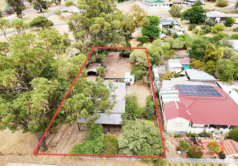 12 Watts St, Wandering, WA 6308