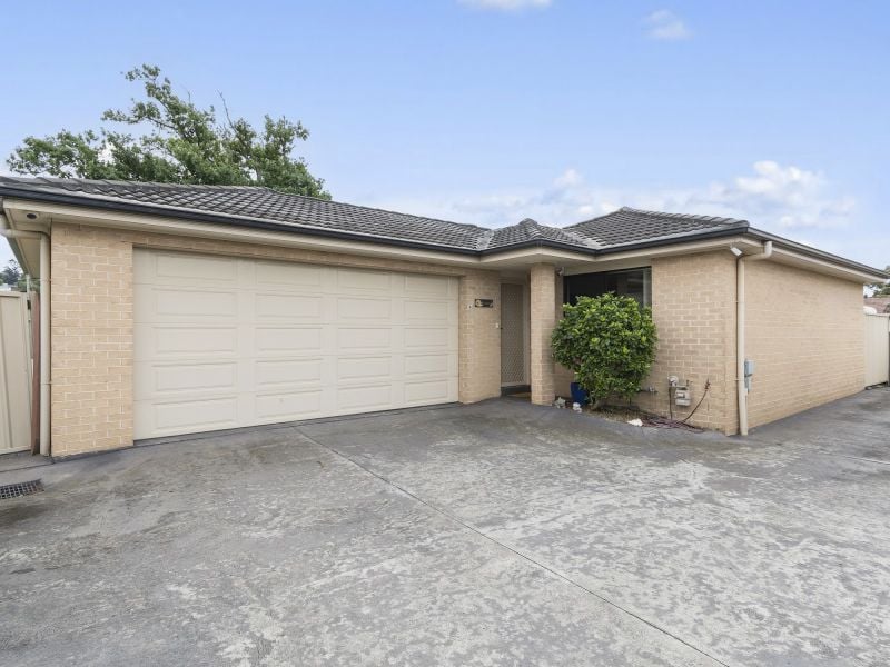 4/102 Gladstone Ave, Coniston, NSW 2500