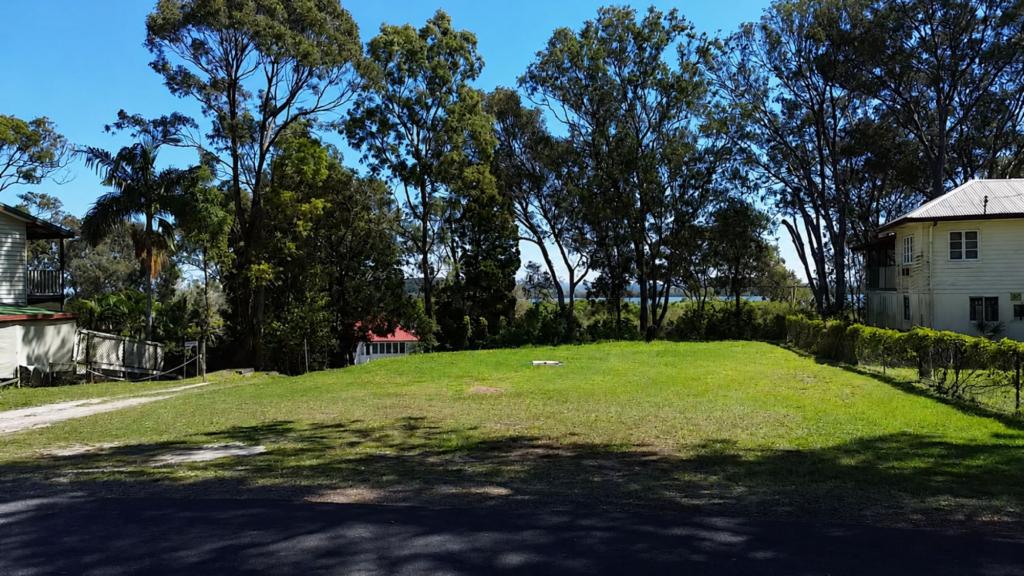 52 CHARLES TCE, MACLEAY ISLAND, QLD 4184