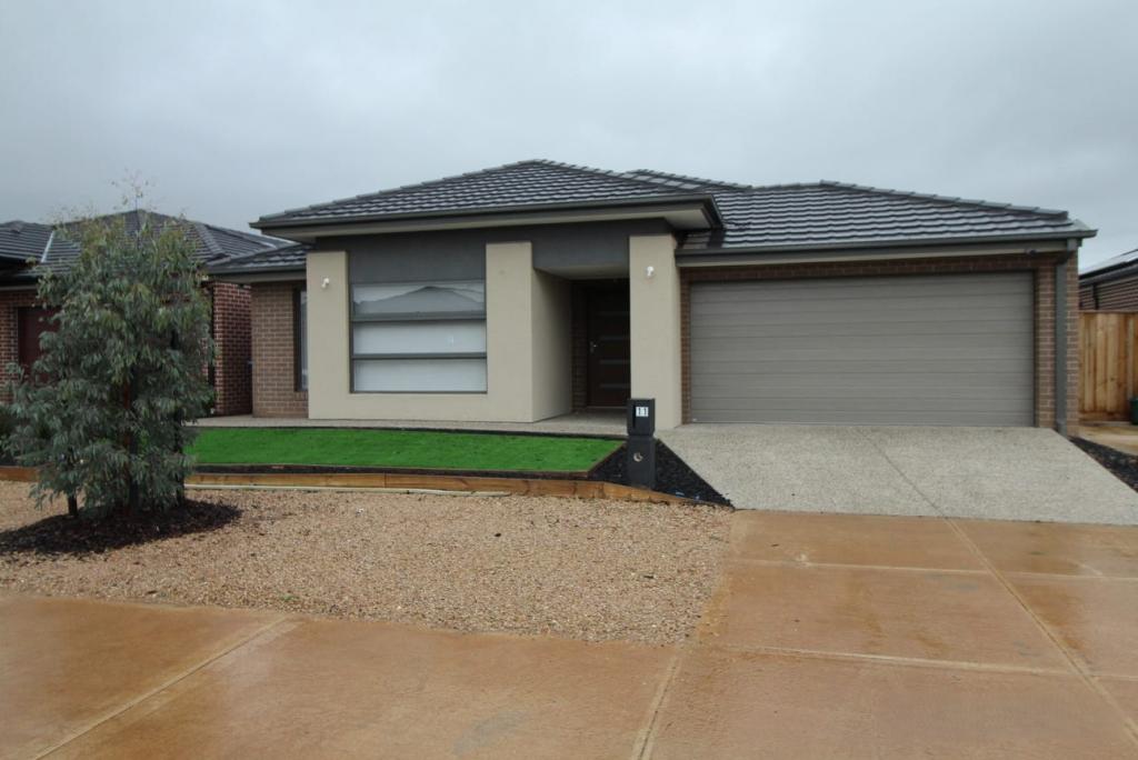 11 Honeycomb Ave, Manor Lakes, VIC 3024