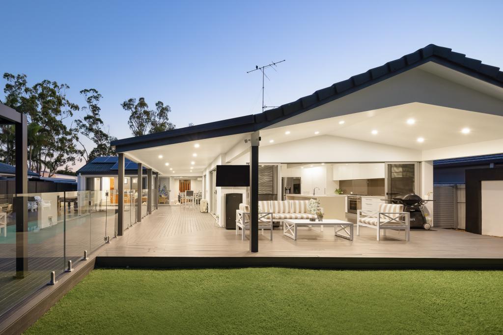 5 Goolagong Ct, Broadbeach Waters, QLD 4218